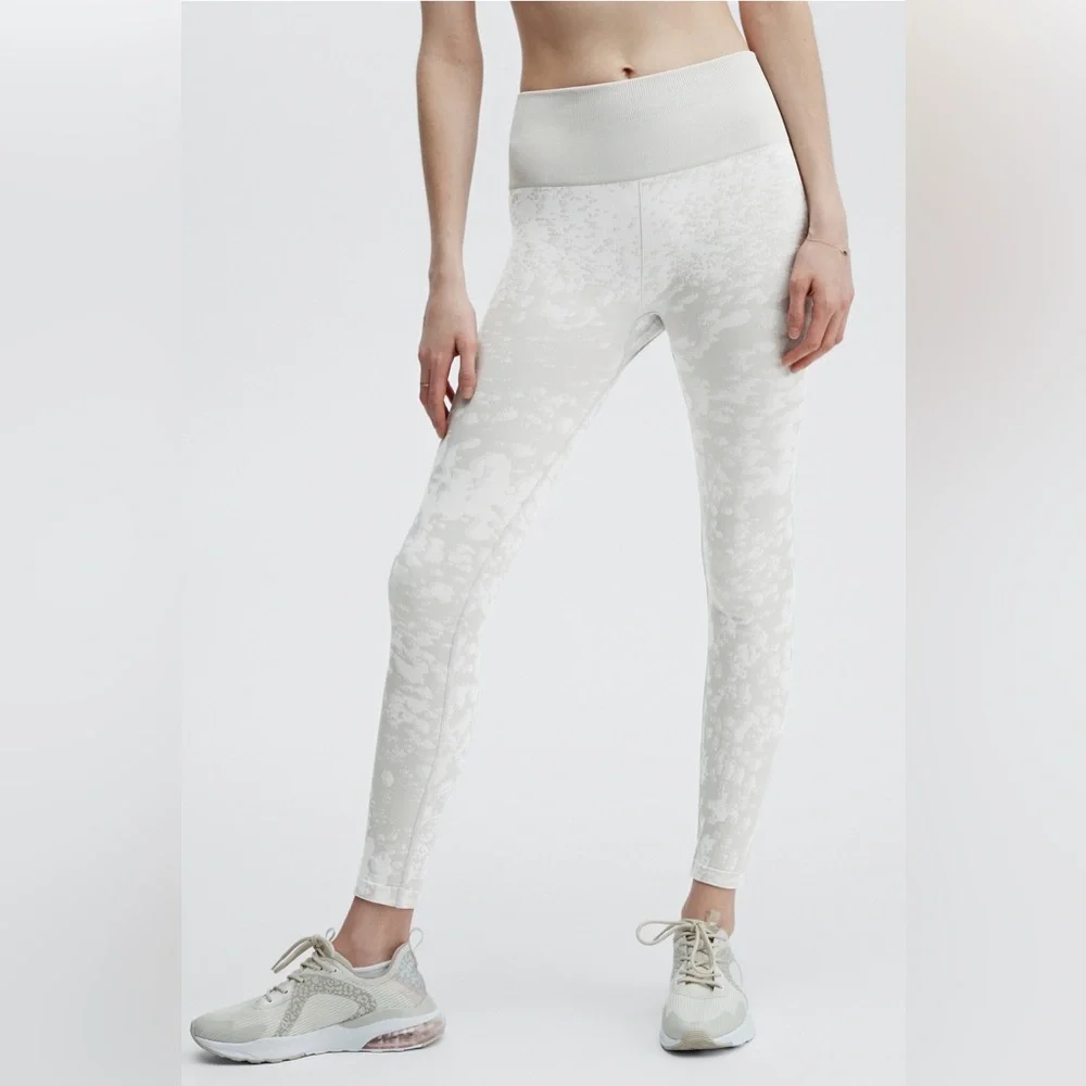 Fabletics High-Waisted Seamless Mist Legging Light Grey & White Size Small - Picture 1 of 9